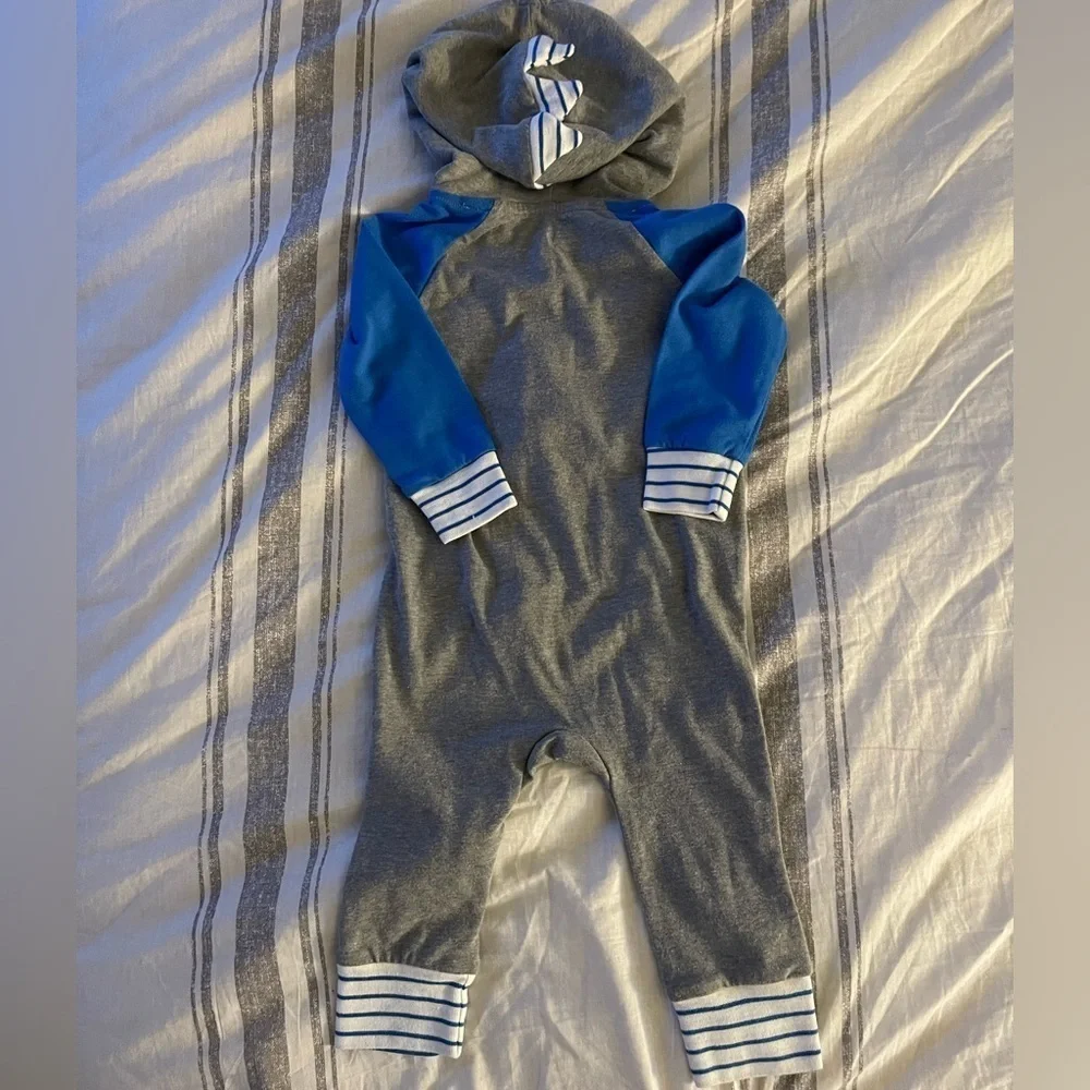 Cat & Jack zip up